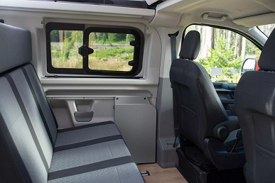 Представлен самый уютный Ford Transit. В оснащении Ford Transit Custom Nugget 2024 — кровать с подогревом, холодильник и плита